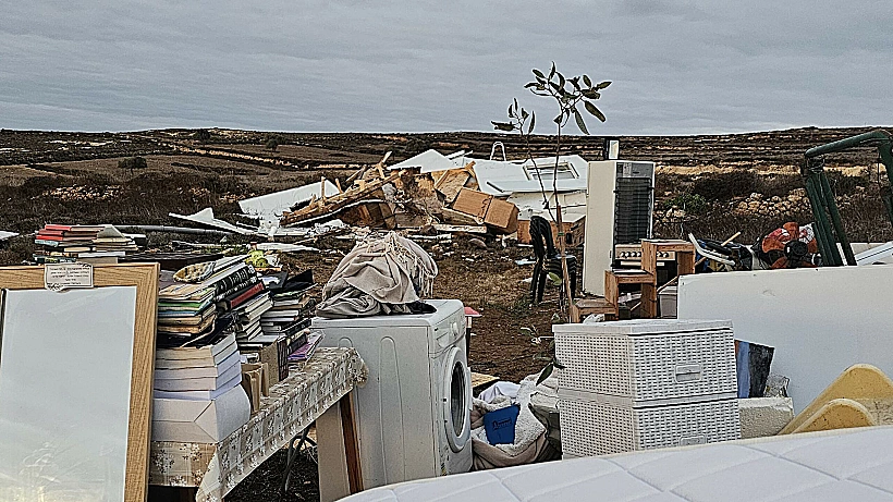 יהודה ושומרון התנחלות המבנים הלא חוקיים שנהרסו בגבעה סמוך לעופרה