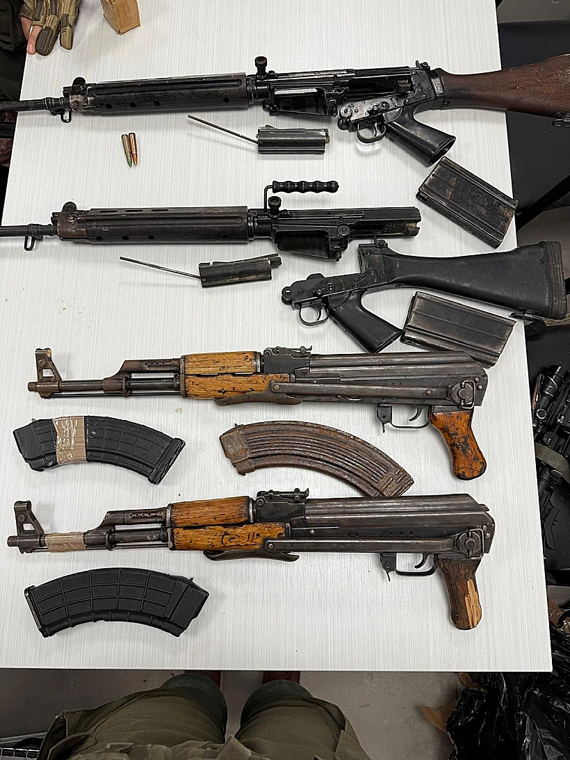 אמצעי הלחימה שנתפסו לאחר הפלת הרחפן