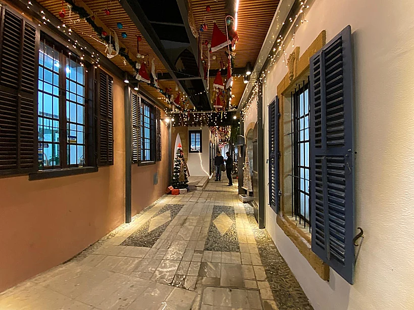 סמטה בעיר העתיקה של ניקוסיה - laiki gytonia