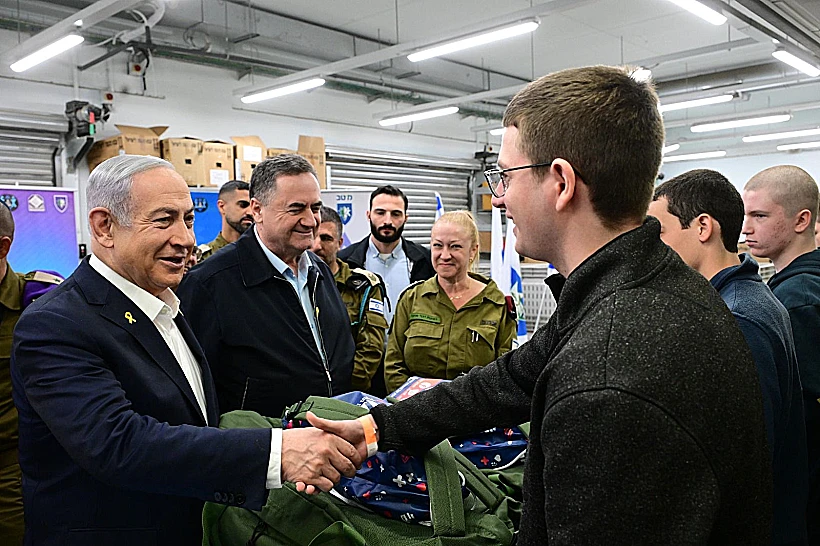 נתניהו בביקור מתגייסים