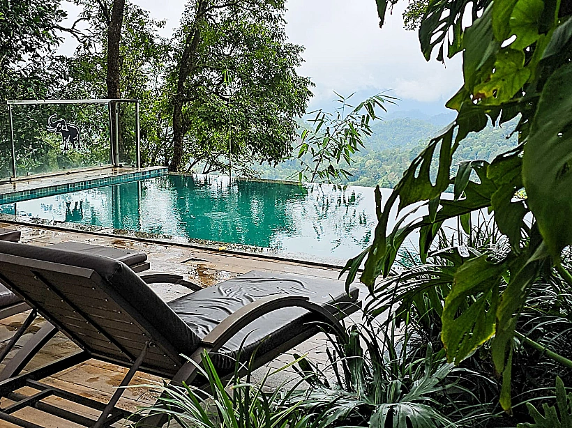 Elephant passage מונאר קרלה הוד