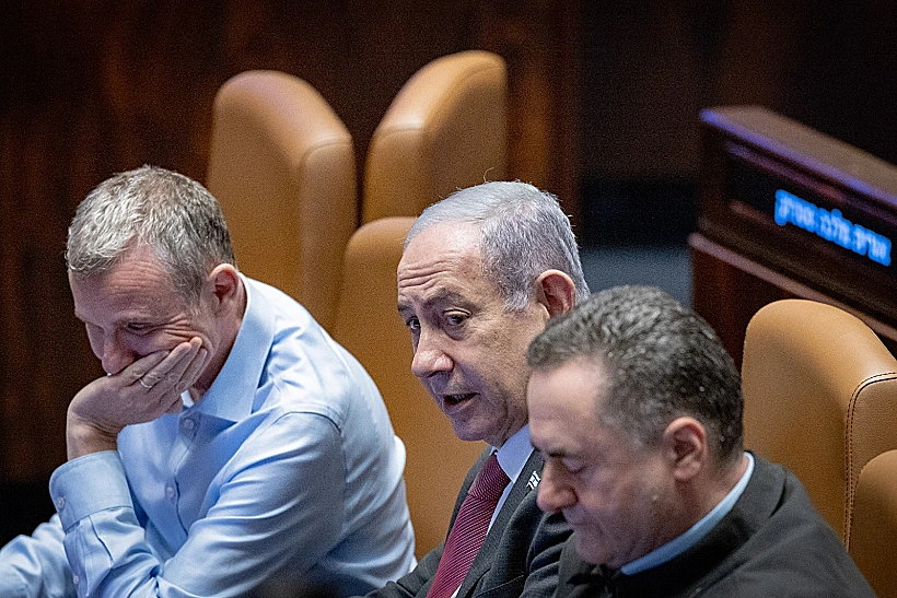 רה"מ בנימין נתניהו עם השרים ישראל כ"ץ ויריב לוין בכנסת