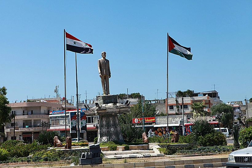פסל של חאפז אל-אסד בלטקייה