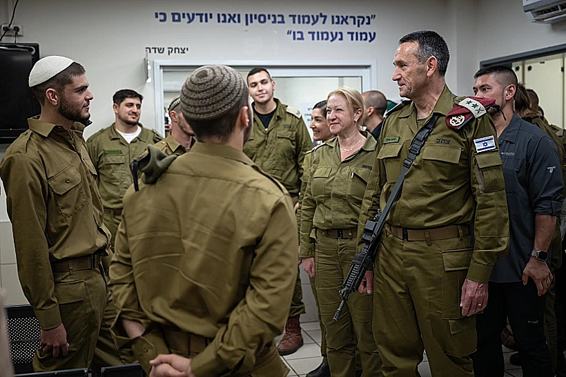 הרמטכ"ל הרצי הלוי עם מתגייסים