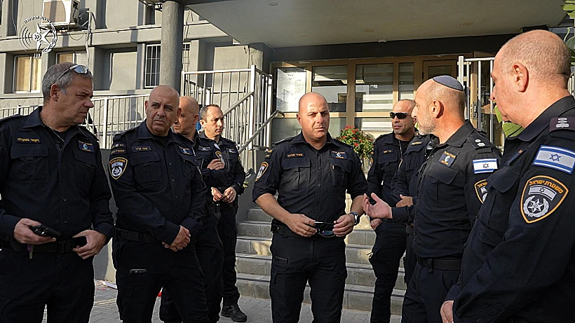 כוחות משטרה בזירת הדקירה בכרמיאל