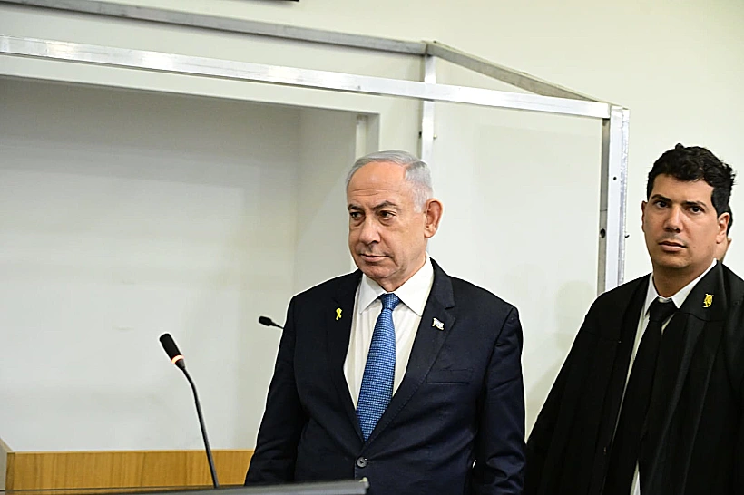 נתניהו עם סנגורו עמית חדד בבית המשפט