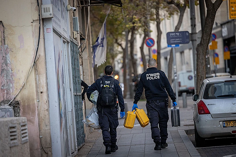 כוחות משטרה בזירת פיגוע הדקירה בדירה בירושלים