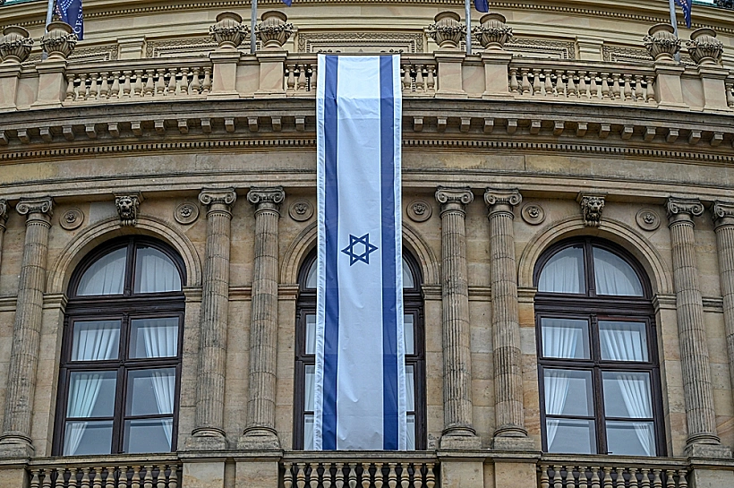 דגל ישראל מתנוסס בפראג
