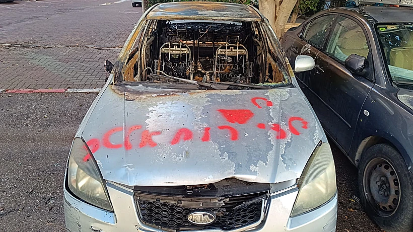 אחת המכוניות שהצית החשוד בריגול לאיראן