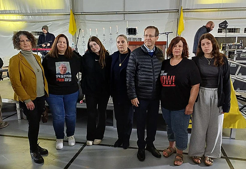 נשיא המדינה הרצוג בקיבוץ בארי