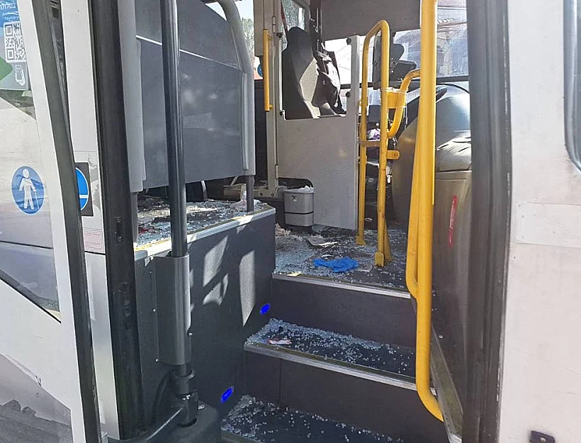 האוטובוס שעליו פתחו המחבלים באש בפיגוע בשומרון