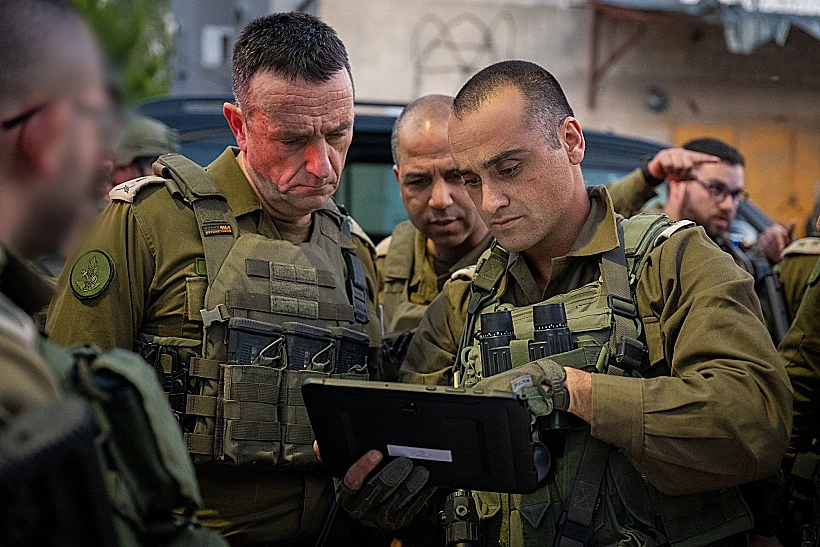 הרמטכ"ל הרצי הלוי בזירת הפיגוע בשומרון