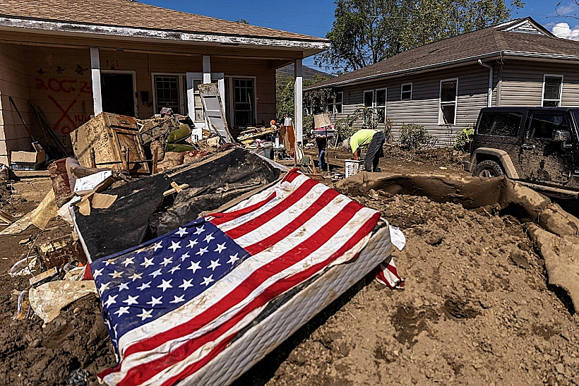 2024 In Photos: The World Under Water