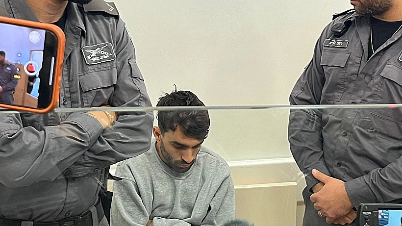 הזמר המואשם באונס מושיקו מור בבית המשפט