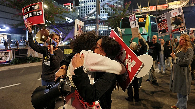 שמחה בהפגנה בתל אביב אחרי ההכרזה על עסקת חטופים