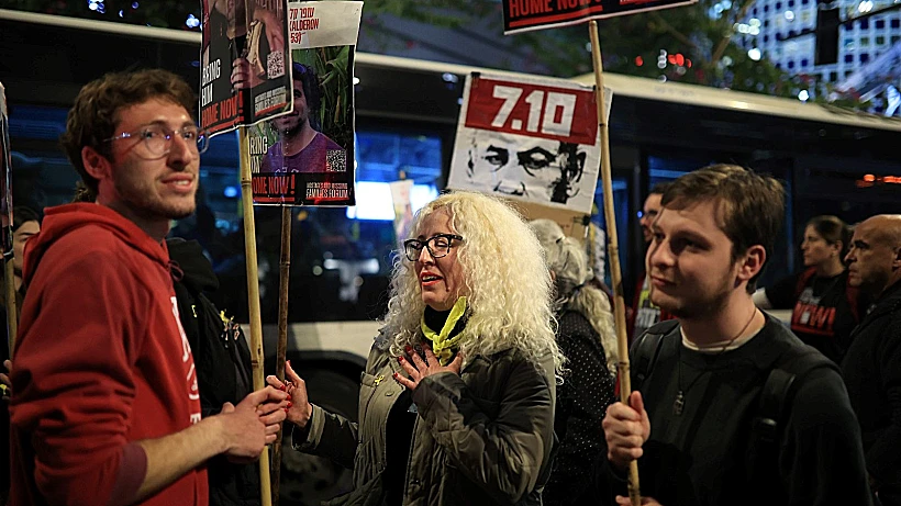 שמחה בהפגנה בתל אביב, על רקע הדיווחים על הגעה להסכם