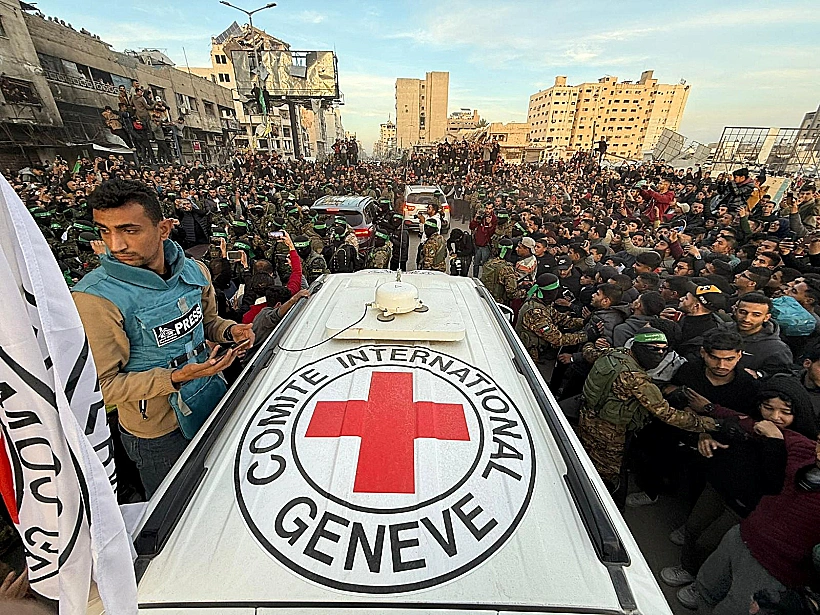 רכב הצלב האדום ברצועת עזה, לפני מסירת החטופות