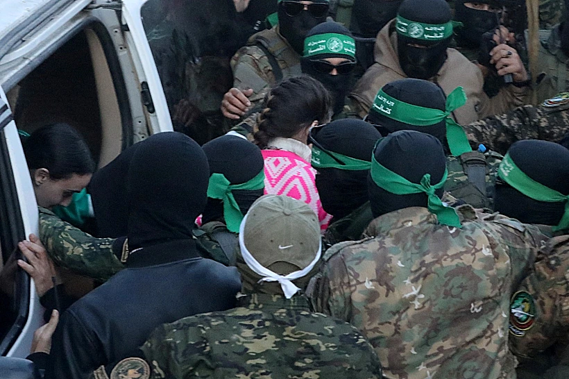 דורון שטיינברכר מועברת מחמאס לידי הצלב האדום