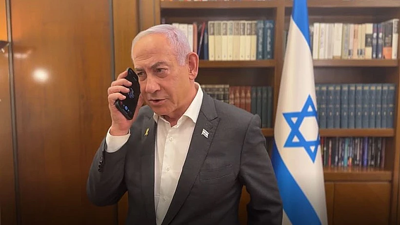 רה"מ נתניהו משוחח עם מתאם השבויים והנעדרים גל הירש עם חבירת רומי, אמילי ודורון לצה"ל