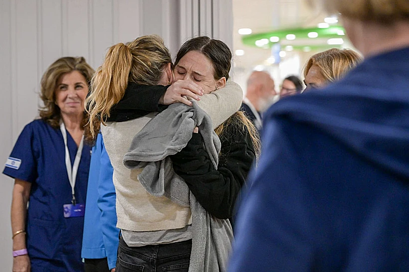 דורון שטיינברכר מתאחדת עם משפחתה בבי"ח שיבא