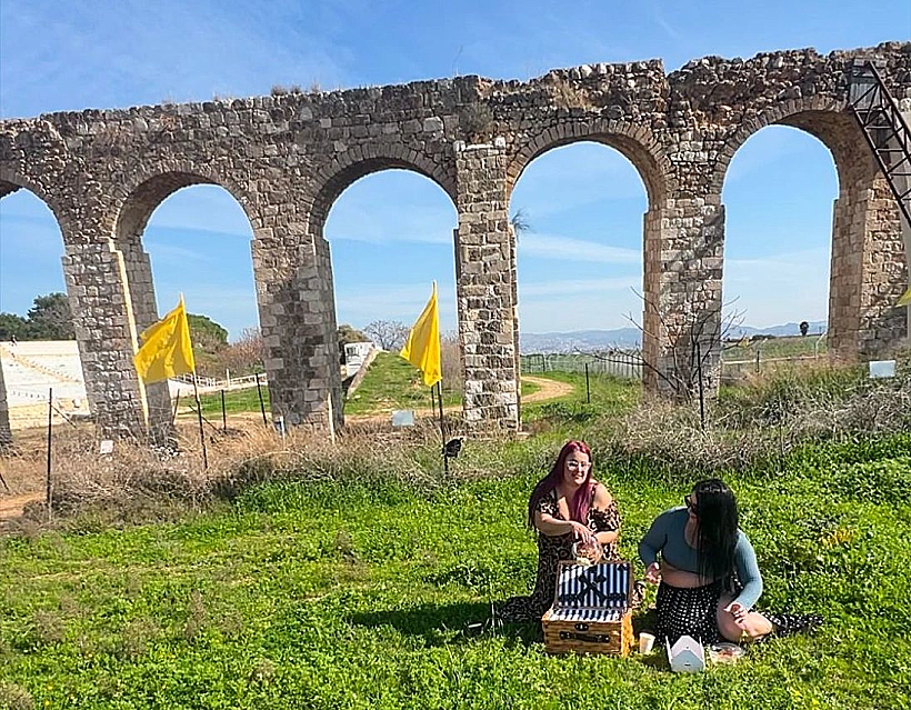 פיקניק למרגלות האקוודוקט בלוחמי הגטאות
