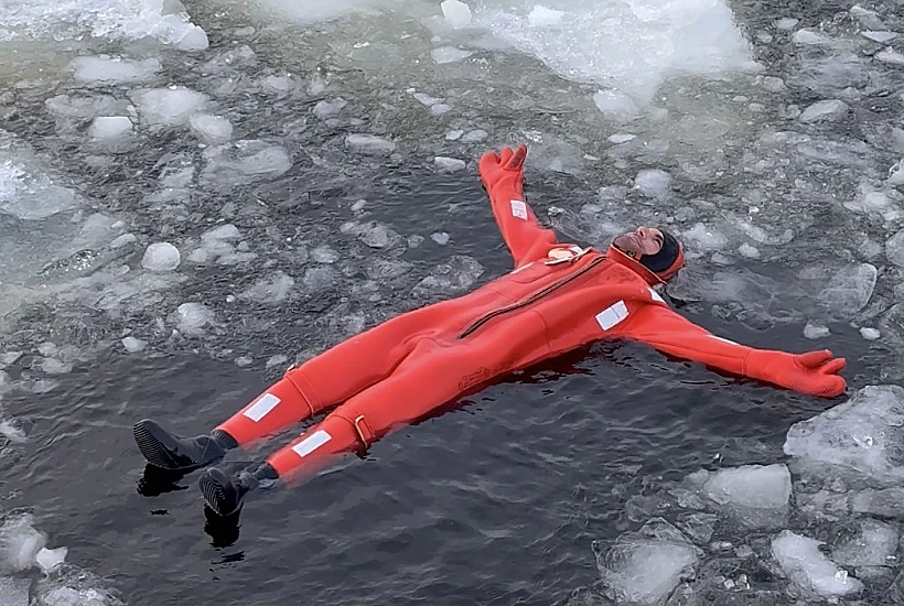 הפלגה בשוברת הקרח POLAR ICEBREAKER