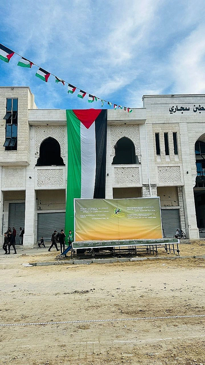 הכנות בעיר עזה להעברת החטופות לרכבי הצלב האדום