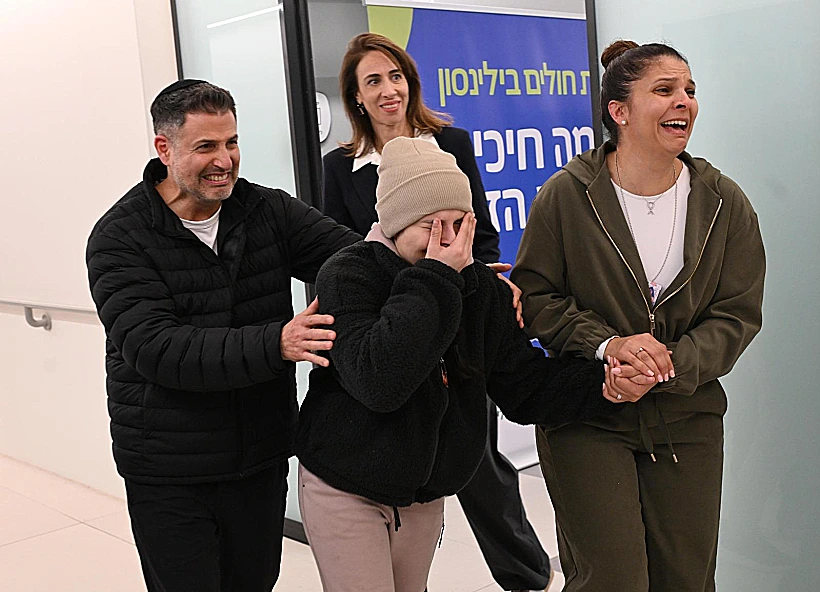 דניאלה גלבוע בפגישה עם אחיה ובן זוגה בבית החולים בילינסון