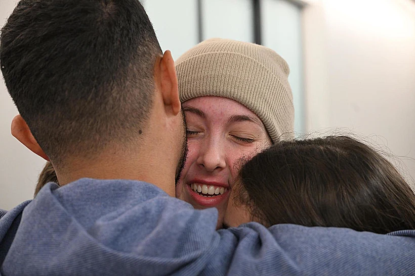 נעמה לוי בפגישה עם משפחתה בבית החולים בילינסון