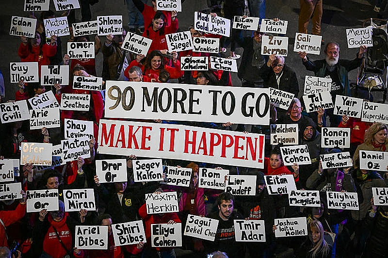 הפגנה להשבת כל החטופים בתל אביב