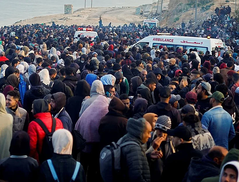 עזתים מתגודדים על ציר נצרים