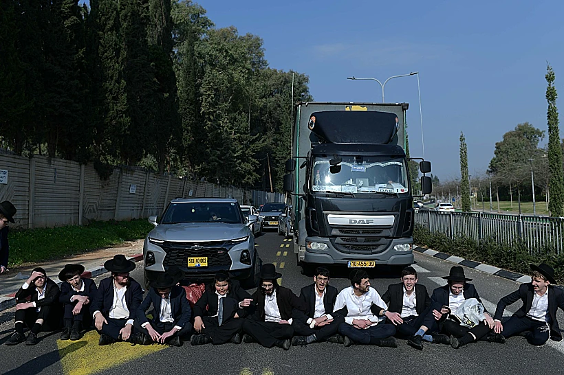 הפגנת הפלג הירושלמי נגד גיוס חרדים מול תל השומר