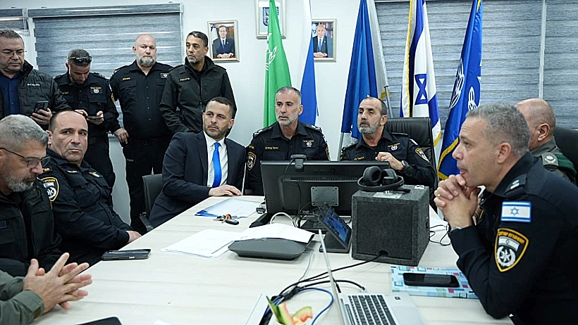 המפכ"ל וצמרת המשטרה בחפ"ק המבצע