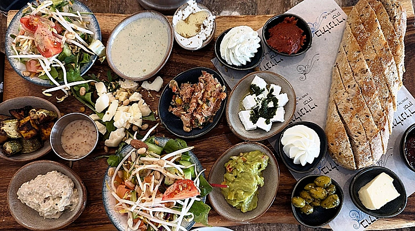 ארוחת בוקר בבולונז'רי בזכרון יעקב