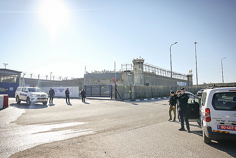 כוחות הביטחון נערכים לשחרור המחבלים מחוץ לכלא עופר