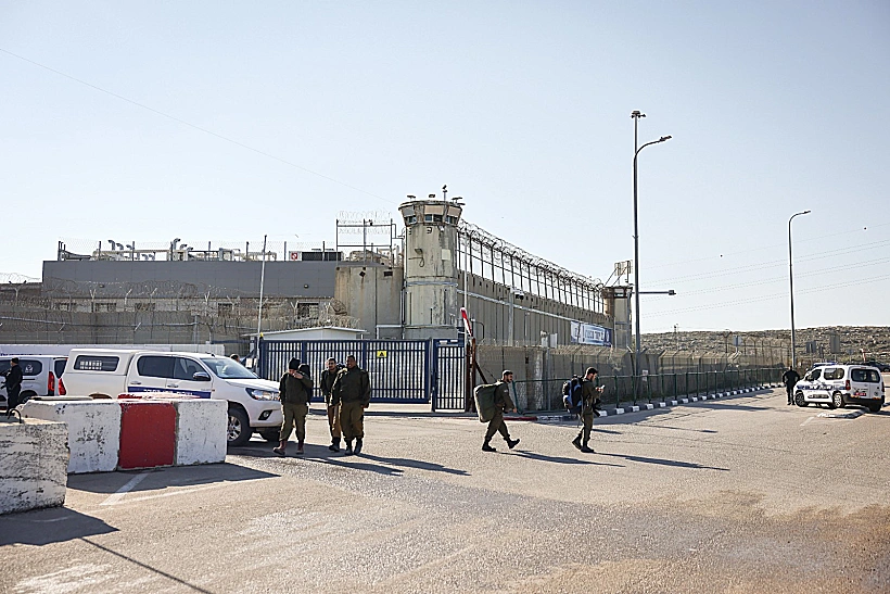 כוחות הביטחון נערכים לשחרור המחבלים מחוץ לכלא עופר