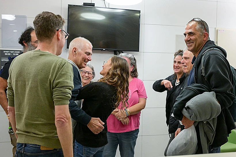 גדי מוזס מתאחד עם משפחתו בביה"ח איכילוב