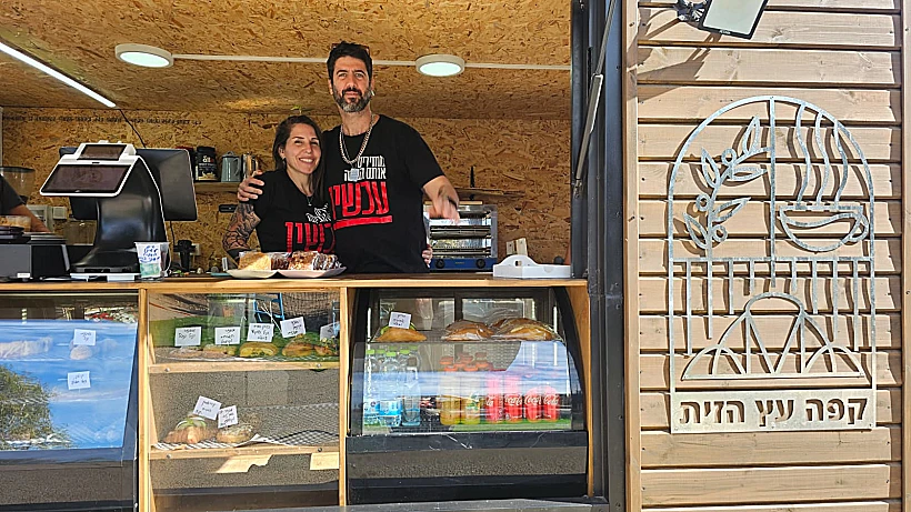 עגלת קפה - עץ הזית עולש