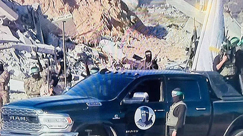 הרכב בו הובאו עופר קלדרון וירדן ביבס