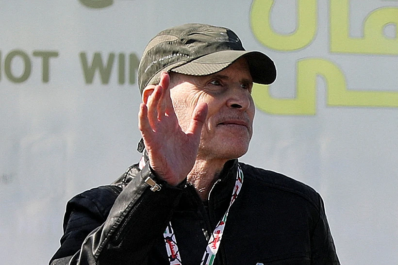 קית' סיגל על הבמה בנמל עזה