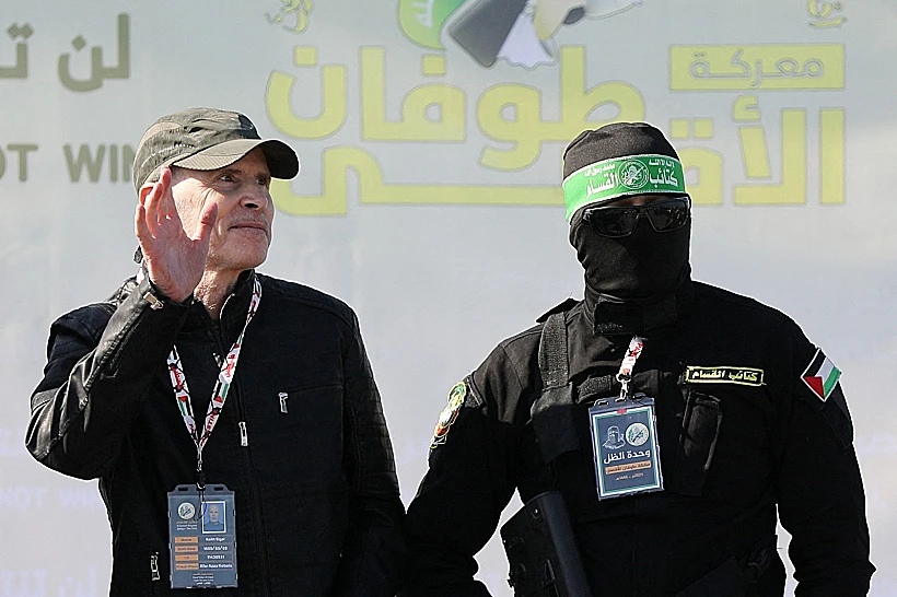 קית' סיגל על הבמה בנמל עזה