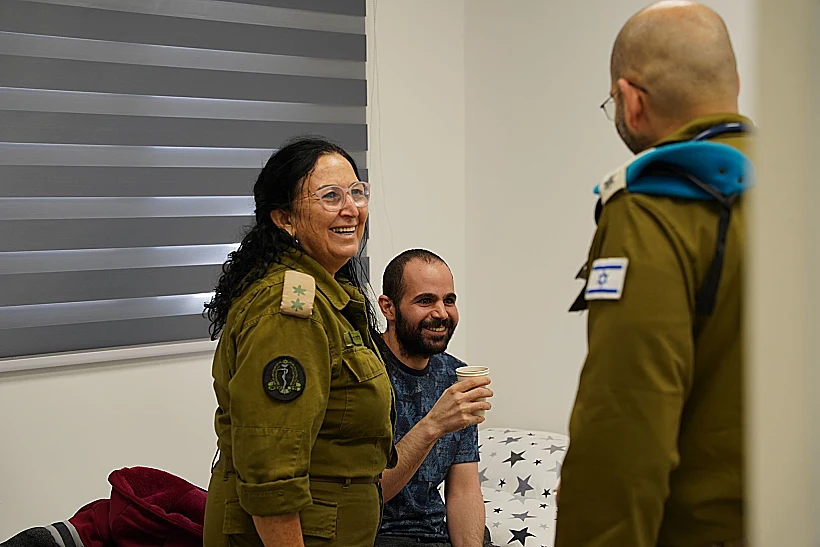 ירדן ביבס עם בני משפחתו ברעים