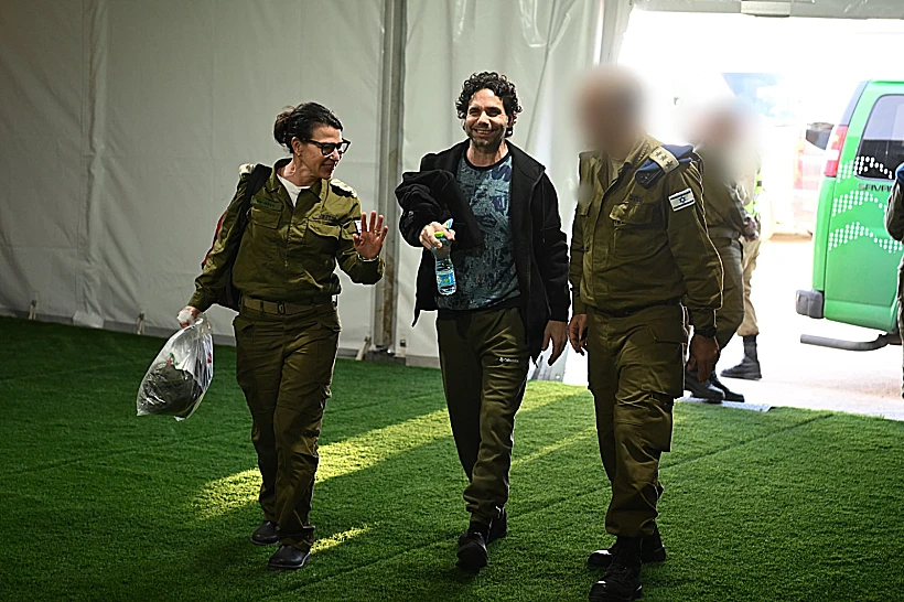 עופר קלדרון בנקודת הקליטה ברעים