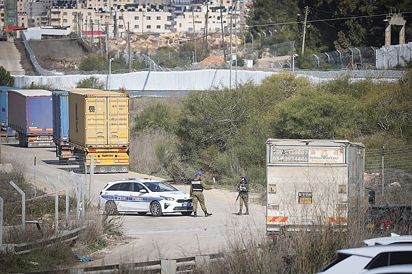 כוחות הביטחון מחוץ לכלא עופר