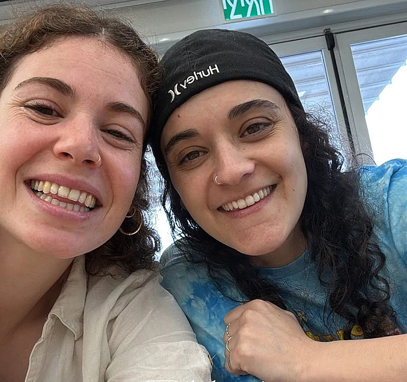 שיר סיגל עם אמילי דמארי