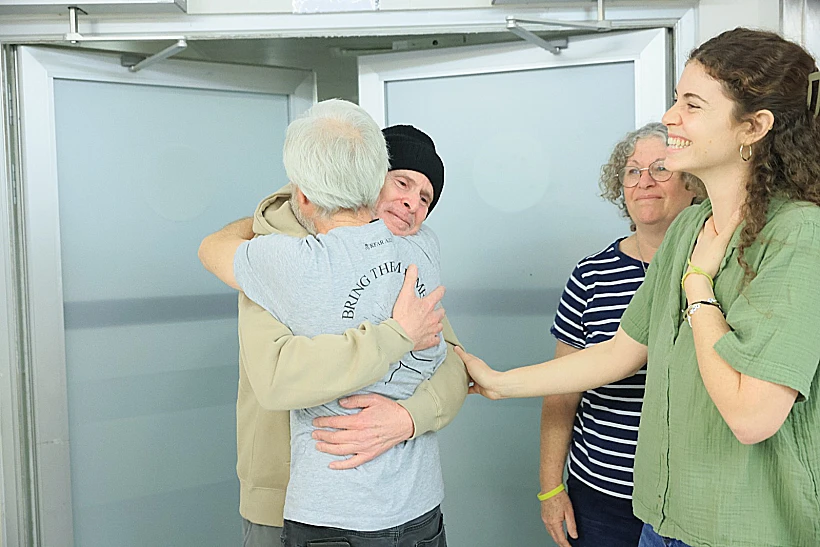 קית' סיגל בפגישה עם משפחתו בבית החולים איכילוב