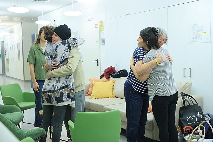 קית' סגל בפגישה עם משפחתו בבית החולים איכילוב