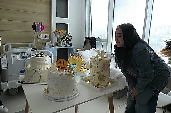 לירי אלבג חוגגת יום הולדת 20