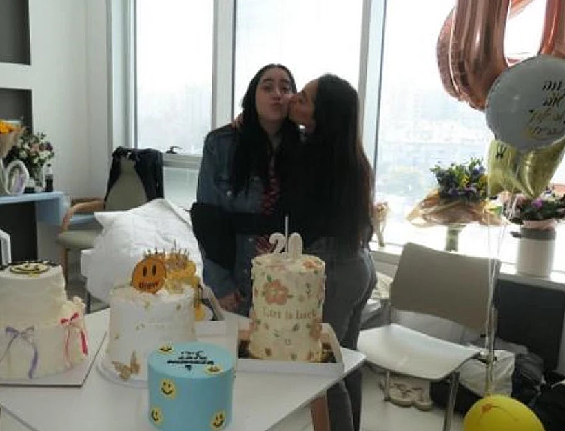 לירי אלבג ואחותה רוני