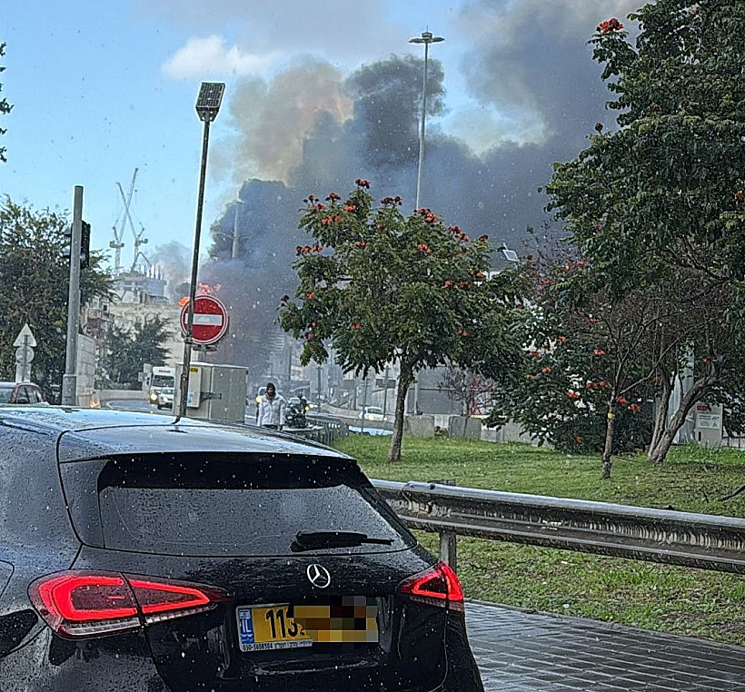 שריפה באזור תחנת הרכבת ת"א-ההגנה